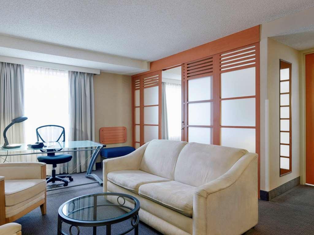 Готель Doubletree By Hilton Ottawa Downtown Номер фото