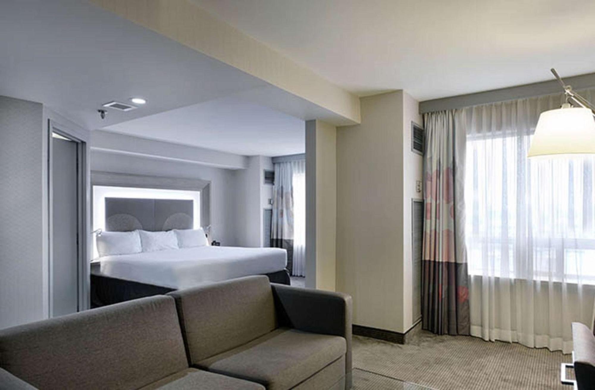 Готель Doubletree By Hilton Ottawa Downtown Екстер'єр фото
