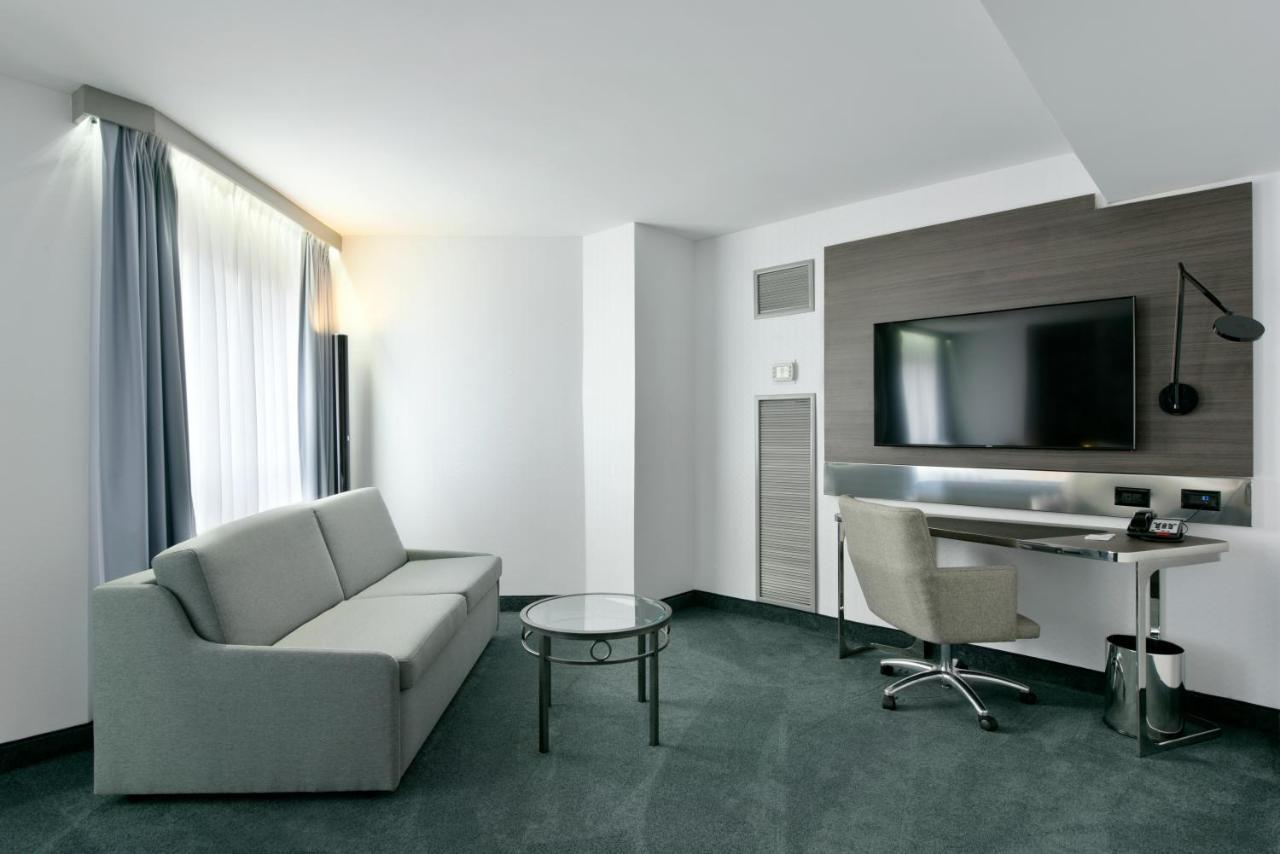 Готель Doubletree By Hilton Ottawa Downtown Екстер'єр фото