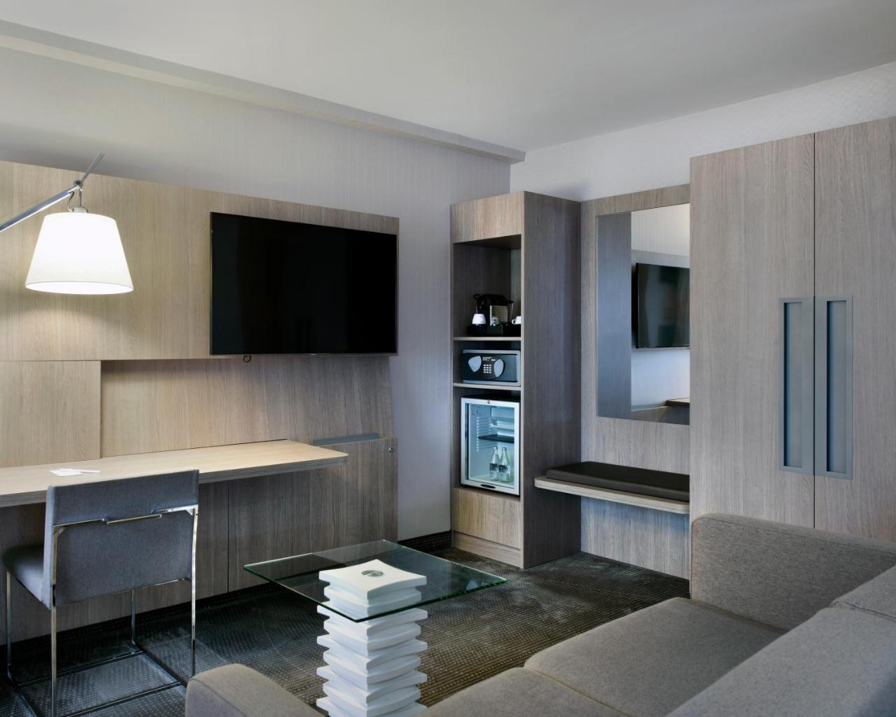 Готель Doubletree By Hilton Ottawa Downtown Екстер'єр фото