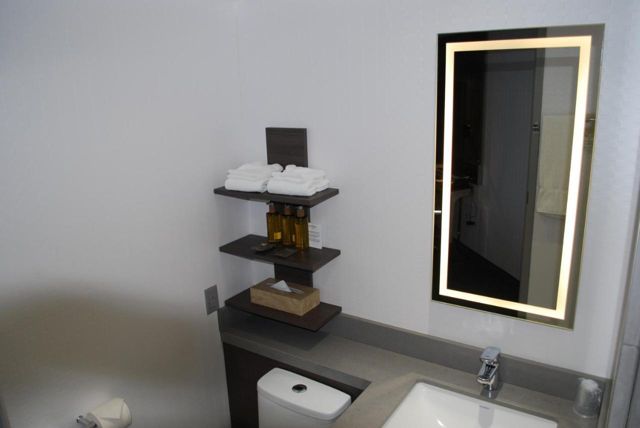 Готель Doubletree By Hilton Ottawa Downtown Екстер'єр фото