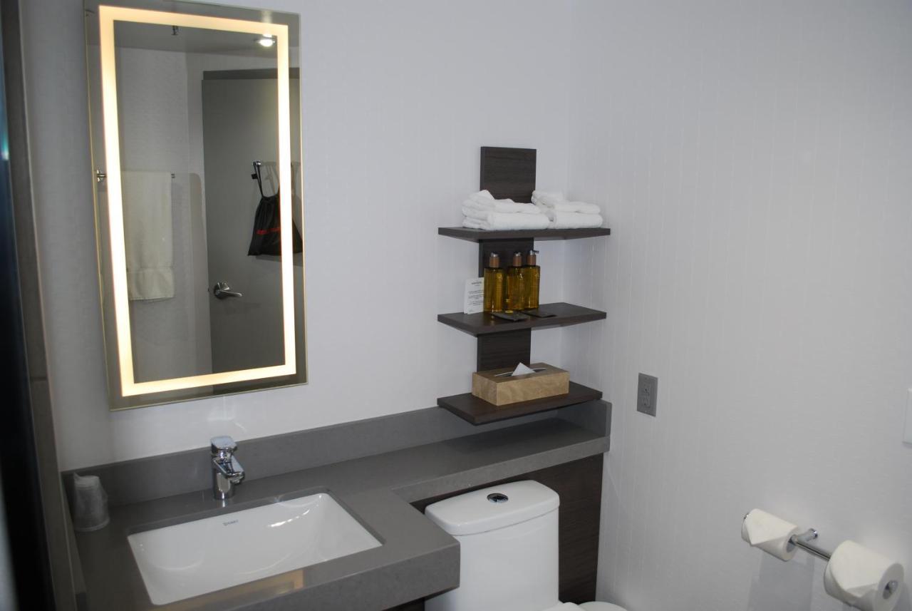 Готель Doubletree By Hilton Ottawa Downtown Екстер'єр фото